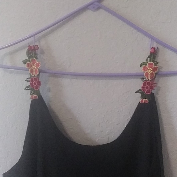 Top - Picture 2 of 3